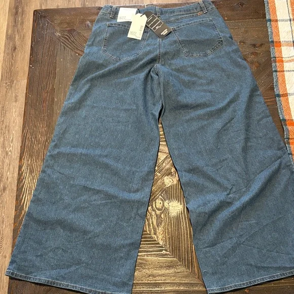 1822 Denim Classic Blue Flare Jeans - Picture 3 of 5